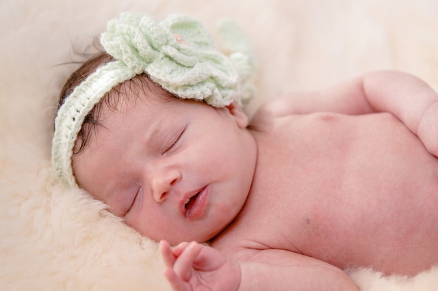 新生児（赤ちゃん）の睡眠時間の平均は？少ないと起こる弊害とは？